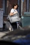 Amsterdam 19 april 2018
Astrid Joosten doet boodschappen op de cornelis schuytstraat