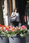 Amsterdam 19 april 2018
Astrid Joosten doet boodschappen op de cornelis schuytstraat