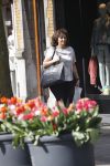 Amsterdam 19 april 2018
Astrid Joosten doet boodschappen op de cornelis schuytstraat