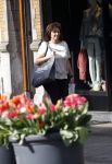 Amsterdam 19 april 2018
Astrid Joosten doet boodschappen op de cornelis schuytstraat