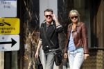 Amsterdam 11 april 2018
Barry en Sandra Hay op de pc Hooftstraat. Sandra steekt middelvinger op