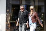 Amsterdam 11 april 2018
Barry en Sandra Hay op de pc Hooftstraat. Sandra steekt middelvinger op