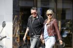 Amsterdam 11 april 2018
Barry en Sandra Hay op de pc Hooftstraat. Sandra steekt middelvinger op