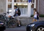 Amsterdam 5 mei 2018
Beertje v Beers met man en dochter op straat in Amsterdam zuid.