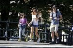 Amsterdam 5 mei 2018
Beertje v Beers met man en dochter op straat in Amsterdam zuid.