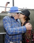 Hummelo 10 mei 2018
Onthulling standbeeld rockgroep Normaal met de bandleden Bennie Jolink, Ferdi Joly, Willem Terhorst en de partner van het overleden lid Jan Manschot . Bennie  met partner Ellie, 3 kinderen, 9 kleinkinderen en zijn schoonzoon