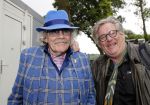Hummelo 10 mei 2018
Onthulling standbeeld rockgroep Normaal met de bandleden Bennie Jolink, Ferdi Joly, Willem Terhorst en de partner van het overleden lid Jan Manschot . Bennie en NOS verslaggever Jeroen Wielaert