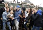 Hummelo 10 mei 2018
Onthulling standbeeld rockgroep Normaal met de bandleden Bennie Jolink, Ferdi Joly, Willem Terhorst en de partner van het overleden lid Jan Manschot . Bennie  met partner Ellie, 3 kinderen, 9 kleinkinderen en zijn schoonzoon