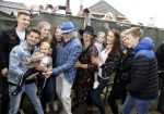 Hummelo 10 mei 2018
Onthulling standbeeld rockgroep Normaal met de bandleden Bennie Jolink, Ferdi Joly, Willem Terhorst en de partner van het overleden lid Jan Manschot . Bennie  met partner Ellie, 3 kinderen, 9 kleinkinderen en zijn schoonzoon