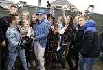 Hummelo 10 mei 2018
Onthulling standbeeld rockgroep Normaal met de bandleden Bennie Jolink, Ferdi Joly, Willem Terhorst en de partner van het overleden lid Jan Manschot . Bennie  met partner Ellie, 3 kinderen, 9 kleinkinderen en zijn schoonzoon