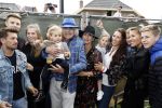 Hummelo 10 mei 2018
Onthulling standbeeld rockgroep Normaal met de bandleden Bennie Jolink, Ferdi Joly, Willem Terhorst en de partner van het overleden lid Jan Manschot . Bennie  met partner Ellie, 3 kinderen, 9 kleinkinderen en zijn schoonzoon