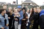 Hummelo 10 mei 2018
Onthulling standbeeld rockgroep Normaal met de bandleden Bennie Jolink, Ferdi Joly, Willem Terhorst en de partner van het overleden lid Jan Manschot . Bennie  met partner Ellie, 3 kinderen, 9 kleinkinderen en zijn schoonzoon