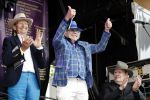 Hummelo 10 mei 2018
Onthulling standbeeld rockgroep Normaal met de bandleden Bennie Jolink, Ferdi Joly, Willem Terhorst en de partner van het overleden lid Jan Manschot