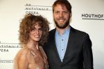 Amsterdam 18 april 2018
 Koning Willem-Alexander en koningin Maxima wonen de premiere bij van Gurre-Lieder in de Nationale Opera & Ballet in de stopera. Carolien Borgers met partner Philip Huff