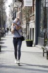 Amsterdam 11 april 2018
Christie Bokma bellend op straat