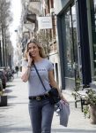 Amsterdam 11 april 2018
Christie Bokma bellend op straat