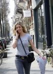 Amsterdam 11 april 2018
Christie Bokma bellend op straat