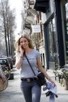 Amsterdam 11 april 2018
Christie Bokma bellend op straat