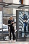 AMSTERDAM 24 april 2018
Claire Rose Cliteur wacht op de tram