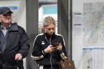 AMSTERDAM 24 april 2018
Claire Rose Cliteur wacht op de tram