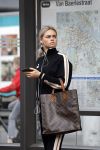 AMSTERDAM 24 april 2018
Claire Rose Cliteur wacht op de tram