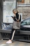 AMSTERDAM 24 april 2018
Claire Rose Cliteur wacht op de tram