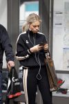 AMSTERDAM 24 april 2018
Claire Rose Cliteur wacht op de tram