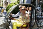 Amsterdam 6 mei 2018
Connie Witteman met verloofde Eugene v Dun in haar biro karretje.