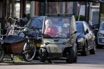 Amsterdam 18 april 2018
Connie Witteman met Janny ( haar steun en toeverlaat al meer dan 30 jaar) in haar Biro Karretje