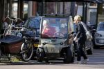 Amsterdam 18 april 2018
Connie Witteman met Janny ( haar steun en toeverlaat al meer dan 30 jaar) in haar Biro Karretje