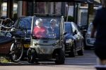 Amsterdam 18 april 2018
Connie Witteman met Janny ( haar steun en toeverlaat al meer dan 30 jaar) in haar Biro Karretje
