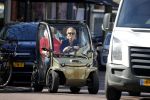 Amsterdam 18 april 2018
Connie Witteman met Janny ( haar steun en toeverlaat al meer dan 30 jaar) in haar Biro Karretje