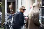 Amsterdam 25 april 2018
Connie Witteman in haar karretje op de pc hooftstraat