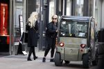 Amsterdam 25 april 2018
Connie Witteman in haar karretje op de pc hooftstraat