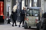 Amsterdam 25 april 2018
Connie Witteman in haar karretje op de pc hooftstraat