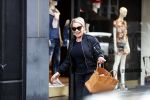 Amsterdam 25 april 2018
Connie Witteman in haar karretje op de pc hooftstraat