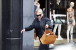 Amsterdam 25 april 2018
Connie Witteman in haar karretje op de pc hooftstraat