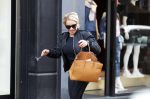 Amsterdam 25 april 2018
Connie Witteman in haar karretje op de pc hooftstraat