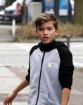 Hamburg 13 april 2018
Sylvie Meis viert haar 40e verjaardag oa met haar vader en moeder en haar broer Daniel. Ze gingen smiddags lunchen in Restaurant Daniel en s avonds was het feest in hotel Radisson Blue in Hamburg. Damian v d Vaart