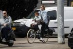 Amsterdam 17 april 2018
Doutzen Kroes met haar dochter op de fiets