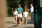 Hilversum 9 mei 2018
Emile Ratelband mag hier onder begeleiding zijn kinderen zien . Zijn ex Moon brengt de kinderen.