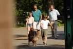 Hilversum 9 mei 2018
Emile Ratelband mag hier onder begeleiding zijn kinderen zien . Zijn ex Moon brengt de kinderen.