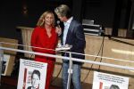 Amsterdam 25 april 2018
Boekpresentatie Erik de Zwart op het oude veronica schip. Erik rijkt het eerste boek uit aan Angela Groothuizen