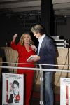 Amsterdam 25 april 2018
Boekpresentatie Erik de Zwart op het oude veronica schip. Erik rijkt het eerste boek uit aan Angela Groothuizen