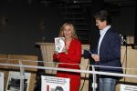 Amsterdam 25 april 2018
Boekpresentatie Erik de Zwart op het oude veronica schip. Erik rijkt het eerste boek uit aan Angela Groothuizen