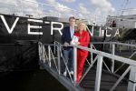 Amsterdam 25 april 2018
Boekpresentatie Erik de Zwart op het oude veronica schip. Erik rijkt het eerste boek uit aan Angela Groothuizen