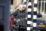 Amsterdam 23 april 2018
Eva Jinek ( zwanger ) gaat met de fiets sporten.