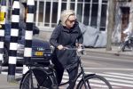 Amsterdam 23 april 2018
Eva Jinek ( zwanger ) gaat met de fiets sporten.