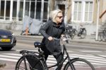 Amsterdam 23 april 2018
Eva Jinek ( zwanger ) gaat met de fiets sporten.