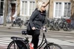 Amsterdam 23 april 2018
Eva Jinek ( zwanger ) gaat met de fiets sporten.